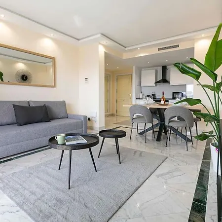 Luxurious In Marina Banus, Puerto Banus Apartment *