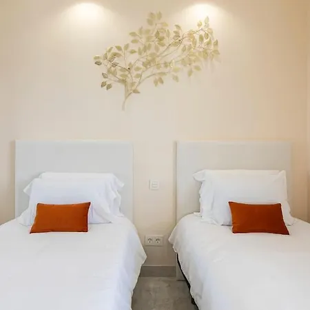 Luxurious In Marina Banus, Puerto Banus Apartment *